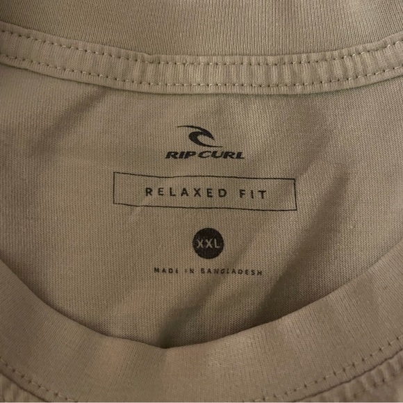 Size XXL rip curl surf shirt (FITS LIKE XL!) - Picture 5 of 5